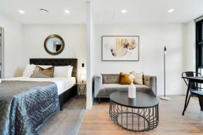 Beautiful Designed Apartment with Pool Gym Sauna, Auckland